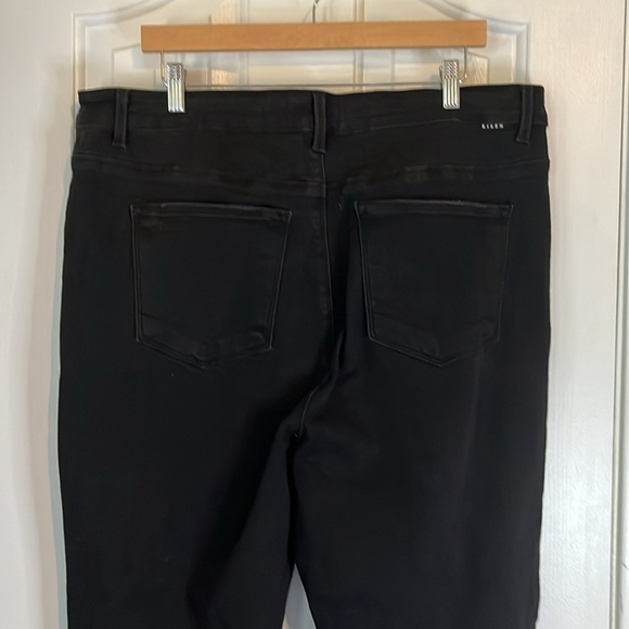 Risen Jeans | Yasmin Relaxed Wide Leg Distressed Denim Plus Size 3XL in Black - Picture 8 of 13